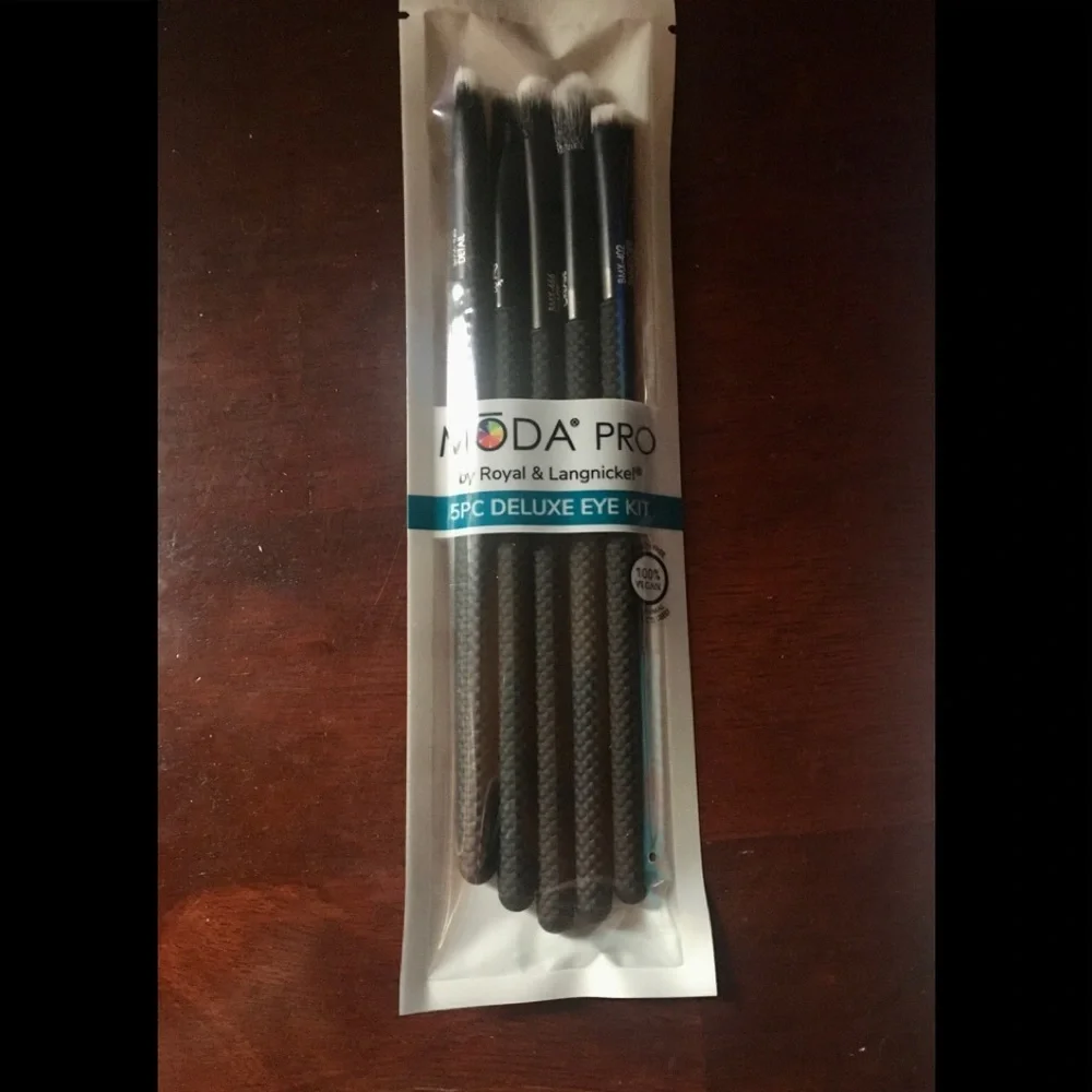 ⭐️MODA PRO vegan 5-piece eye brush kit⭐️